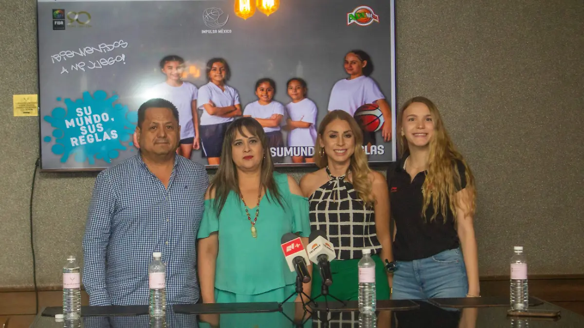 Rueda de prensa programa Adelante por FIBA - Mike Acosta (2)